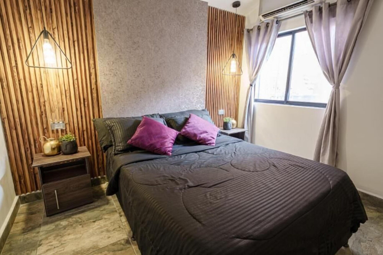 Room 3, Provenza 5BR Jacuzzi 1 Block from Lleras, Medellín