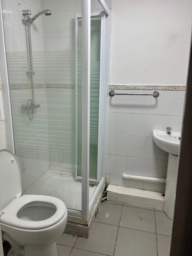 Bathroom 3, Ensuite Family Room in Dudley, Sandwell