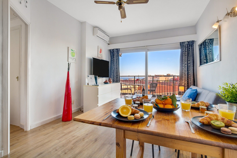 Dining 5, Apartment by Costa del Sol Beach & Pool, Málaga