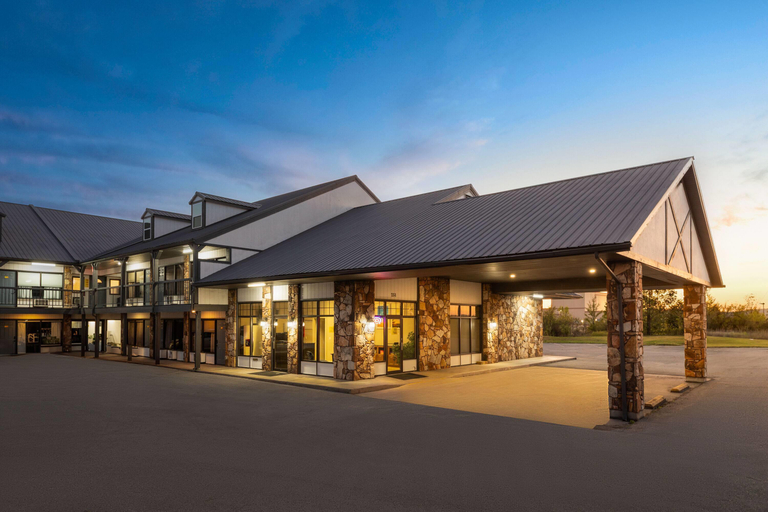 Exterior & Views 2, Days Inn By Wyndham Branson Ozarks, Taney