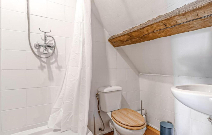 Bathroom 5, Gites for 2 People at a Chateau With a Garden, Indre