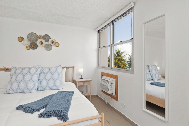 Room 4, Golden Beach by Otium