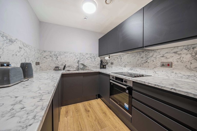 Room 5, Host Stay Apartment 4 Stanley Street, Sefton