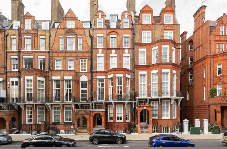 Room 4, Presidential Residence 14ft High Ceilings, London