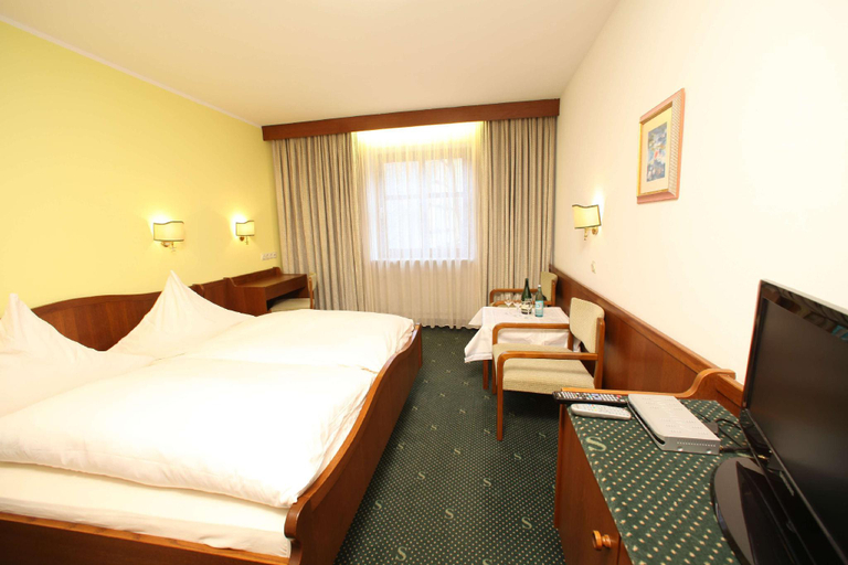 Bedroom 3, Hotel Landgasthof Schuster, Roth