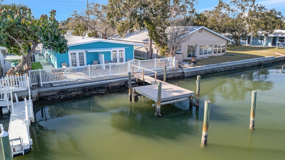 Room 3, Waterfront Pet Friendly Boat Dock Walk 2 Beach, Pinellas