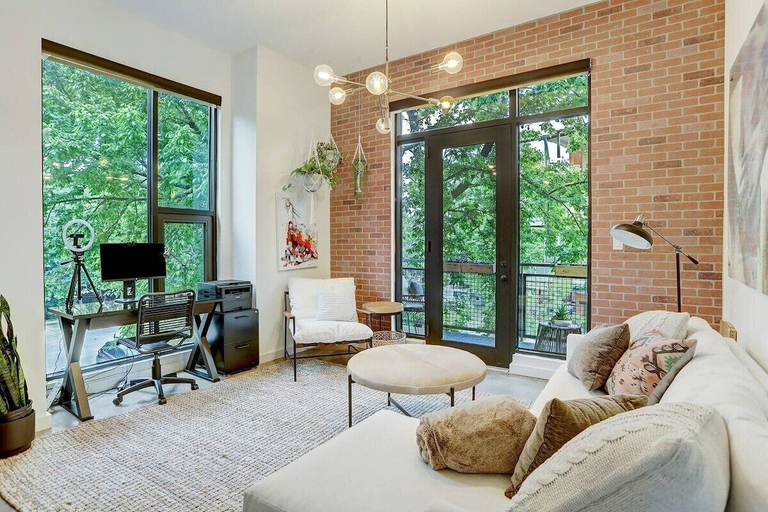 Lounge 4, Lamar Treehouse, Travis