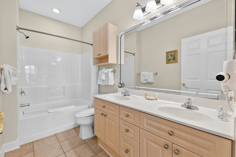 Interior 3, Magnolia Pointe Luster Leaf 4895-403, Horry