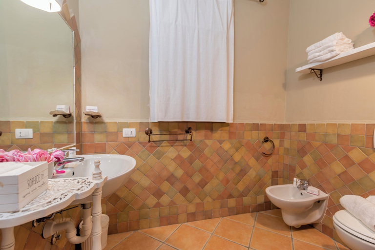 Bathroom 2, Dimora Apartments, Olbia-Tempio