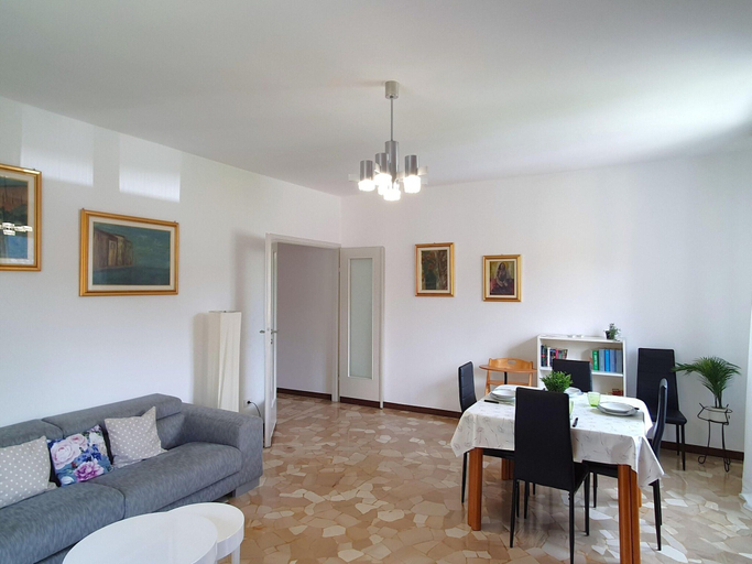 Dining 3, Holiday Home by Lake in Maccagno, Varese