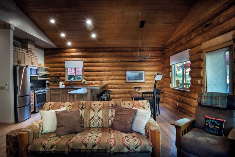 Interior 4, The Mini Cabin, Mariposa