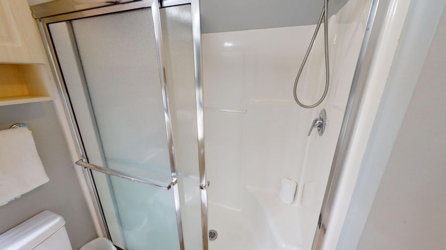 Interior 3, Magnolia Pointe Luster Leaf 4898-103, Horry