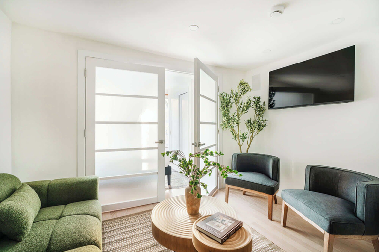 Room 2, 22-4a Sleek Modern 1BR Gramercy, New York