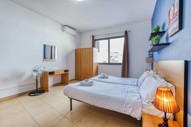 Room 5, Central Paceville Apartment Nightlife Beach, St Julian's