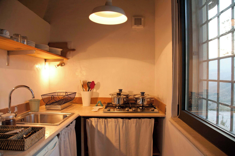 Room 4, Casale Vecchio Abruzzo Countryside Spacious and Authentic Private Villa With Pool in an Olive Grove, Pescara