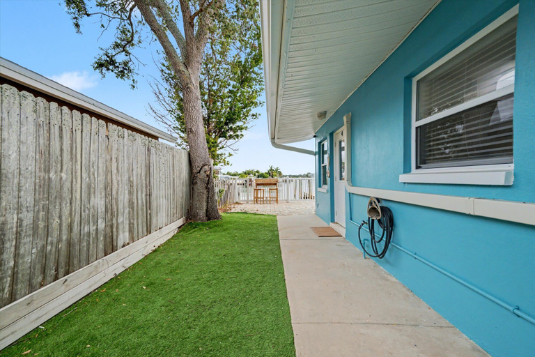 Room 4, Walk to the Beach Pets OK Waterfront King Bed, Pinellas
