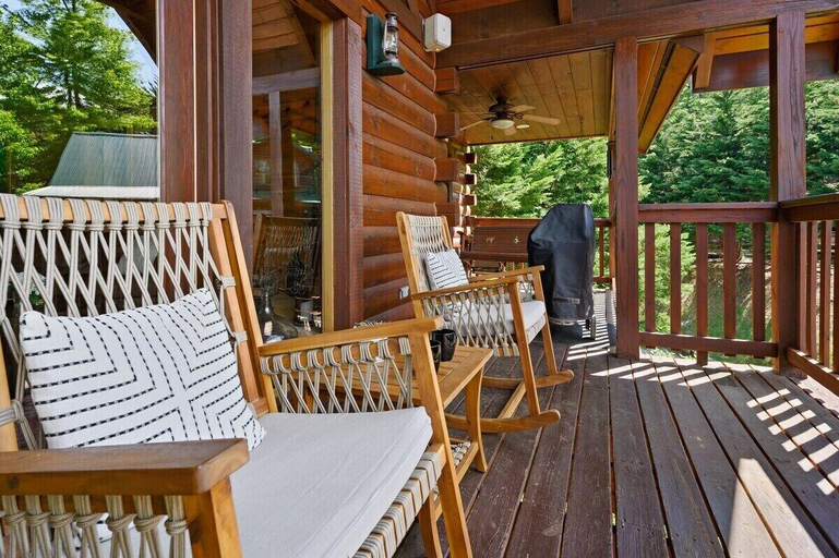 Terrace/patio 5, Cabin On A Cloud, Sevier