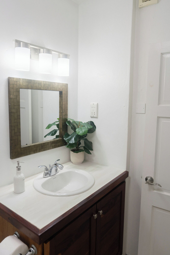 Bathroom 4, Sundrift Apartments