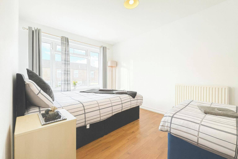 Room 4, Wycombe Oasis - Cozy 3-bed House Retreat, Buckinghamshire