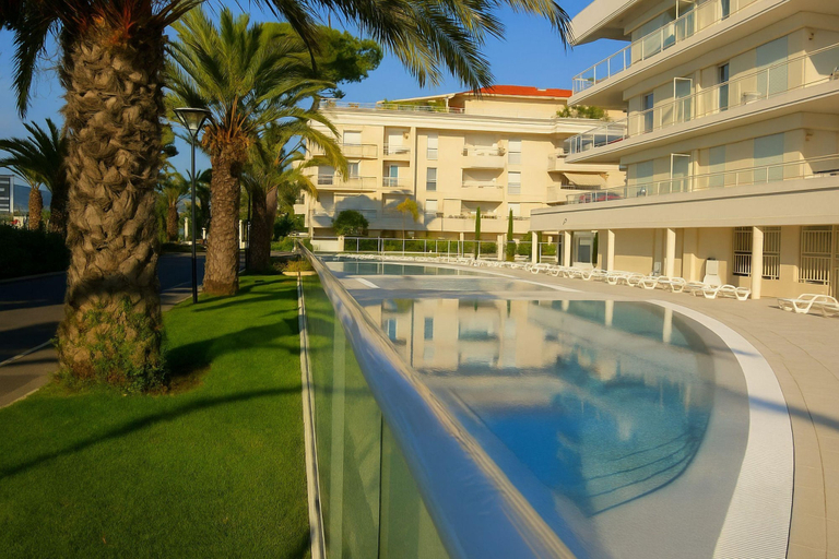Room 3, Stunning 2 Bed Apt on the Seafront of Cannes in a High Class Secure Building With Swimming Pool - 463, Alpes-Maritimes