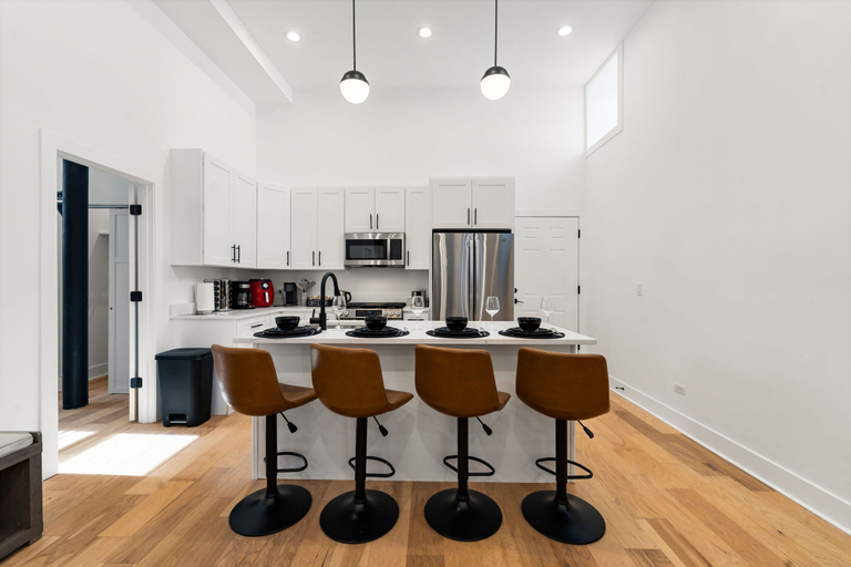 Room 4, New Listing Family West Town Unit, Cook