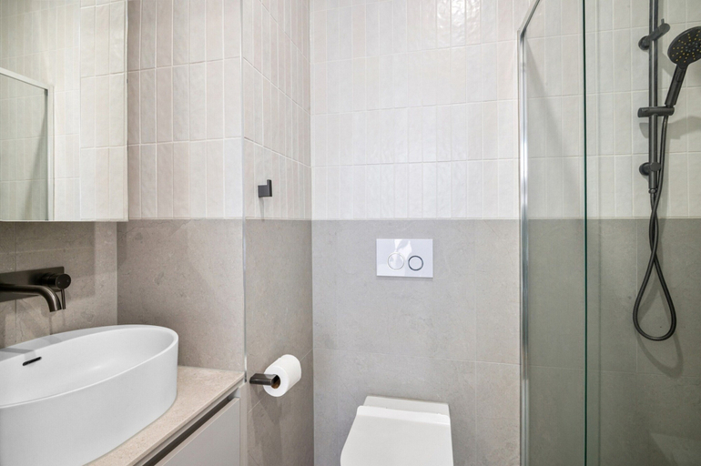 Bathroom 2, Chic Home With BBQ & Outdoor Dining, Melbourne