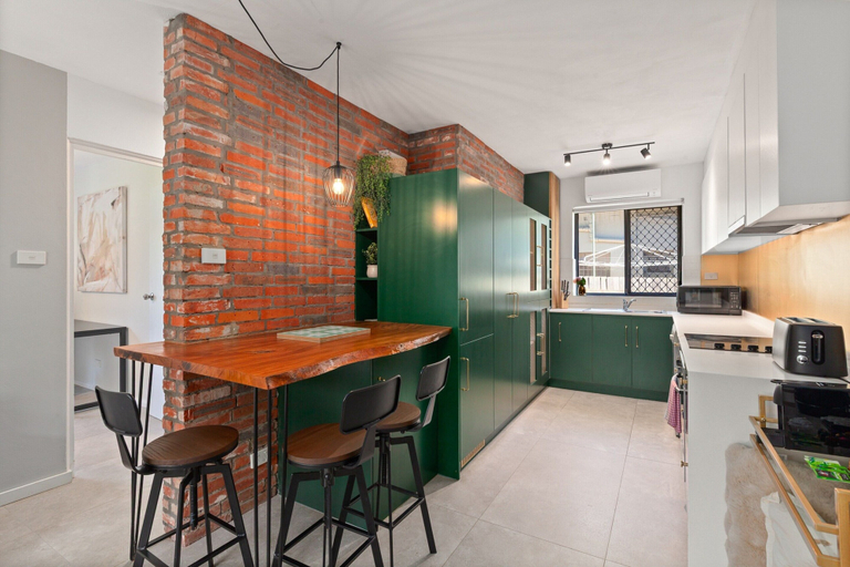 Private kitchen 2, Easy Beach Access From Tranquil Retreat, Sydney