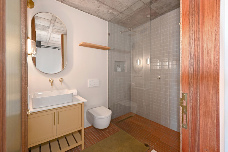 Room 4, Elegant Camps Bay One Bed | Eco Pool | Modern, City of Cape Town