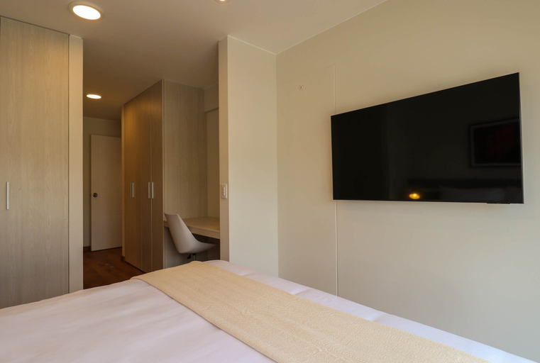 Room 2, w Luminous 2BR w Balcony in Miraflores, Lima