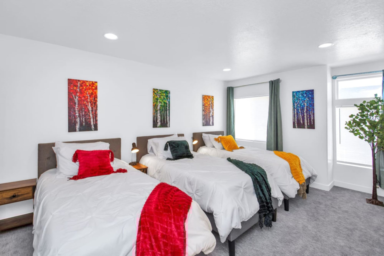Room 3, Bear Lake Table Downtown Garden City Townhome, Rich