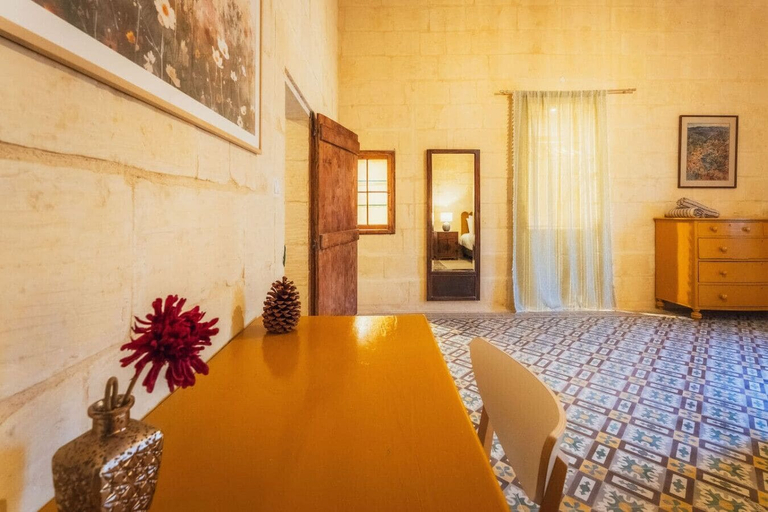 Room 5, San Lawrenz Farmhouse Rustic Retreat With Pool