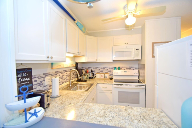 Private kitchen 5, Orleans Court 304 1 Bedroom Condo, Worcester
