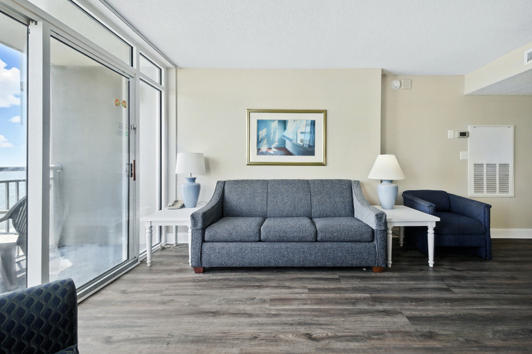Interior 2, Atlantica 1001, Horry