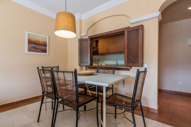 Dining 3, Golfside Comfort With Terrace & Pool, Huelva