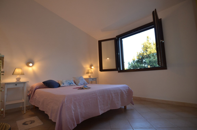 Room 5, Fsl-quas01 in San Lorenzo, Nuoro