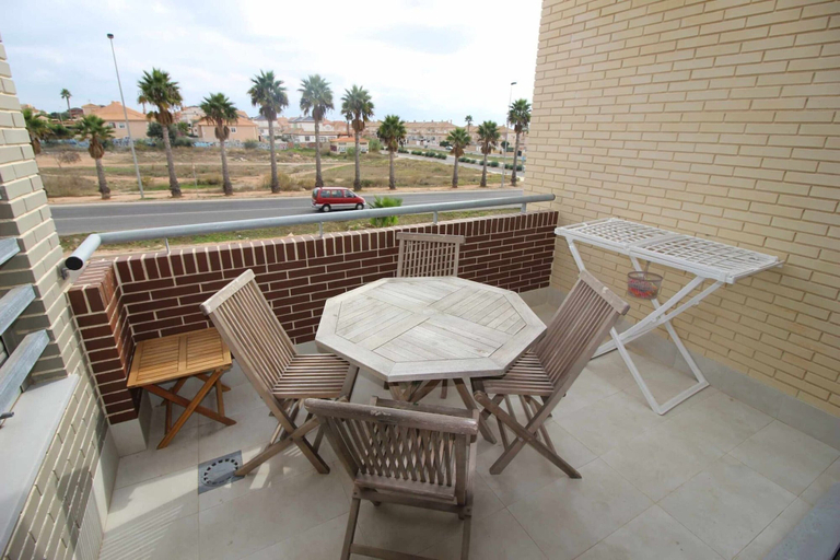 Outdoor dining 3, Apartment in Torrevieja for 4 Guests, Alicante