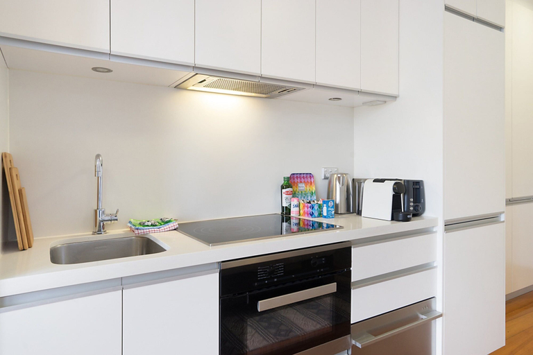 Others 2, Cozy Studio With Balcony in Unbeatable Location, Sydney