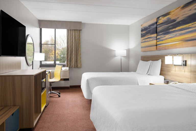 Bedroom 3, Days Inn by Wyndham Hagerstown I-70, Washington