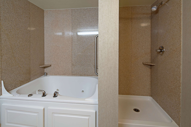 Bathroom 4, Hampton Inn & Suites Bremerton, Kitsap