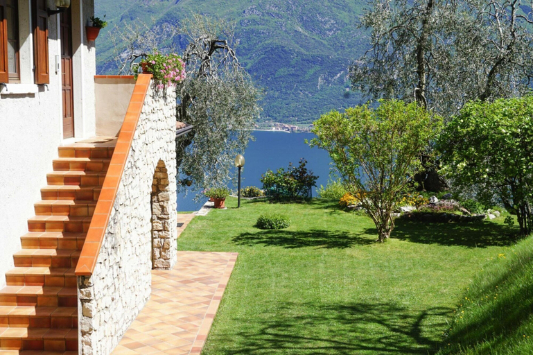 Others 5, Apartments Casa Tamas, Limone, Brescia