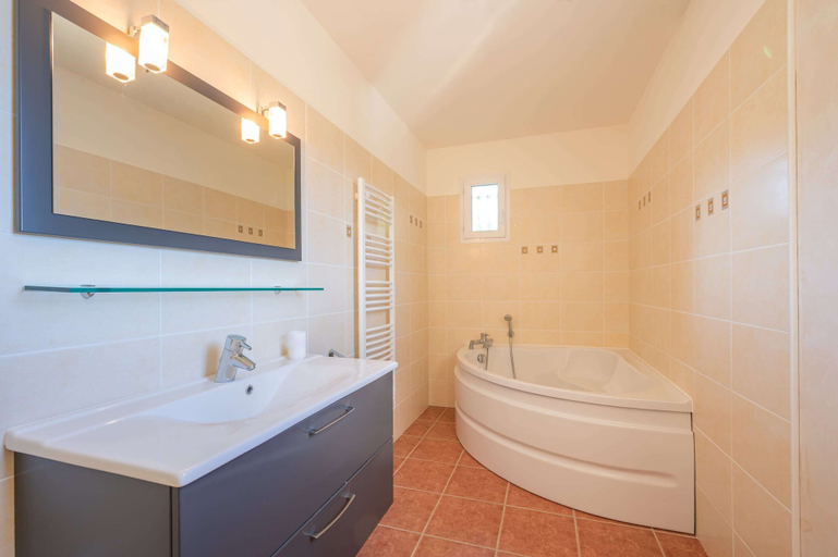 Room 5, Apartment in Maussane-les-Alpilles, Bouches-du-Rhône