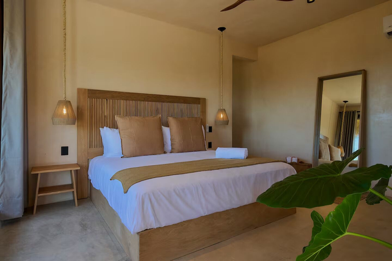 Room 5, Casa Cambria, Dist. Pochutla