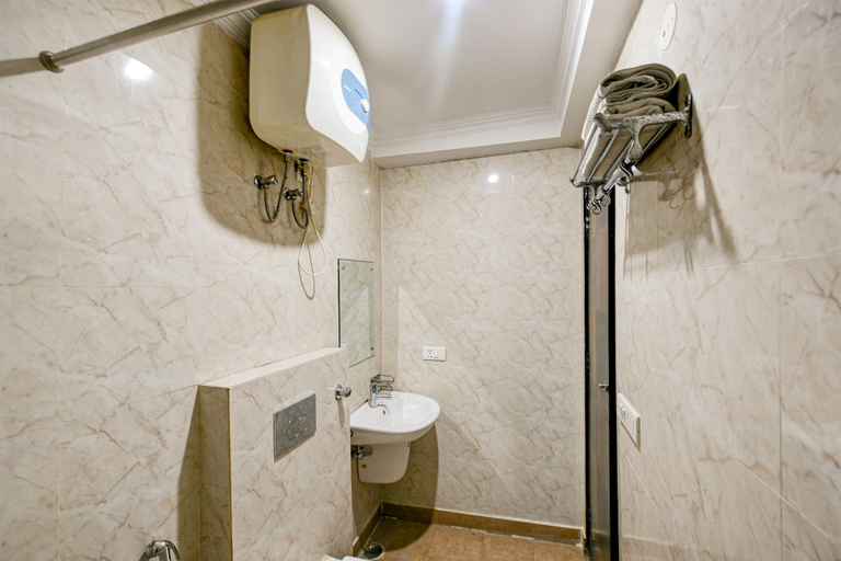 Bathroom 4, Hotel Edisson View, Delhi