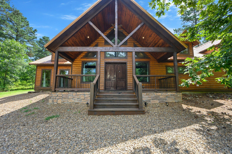 Exterior 3, Majestic High - Cabin for 17, McCurtain