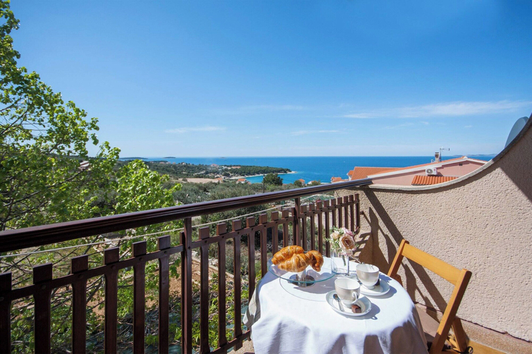 Balcony 5, Scenic Holiday Apartment in Primosten, Primošten