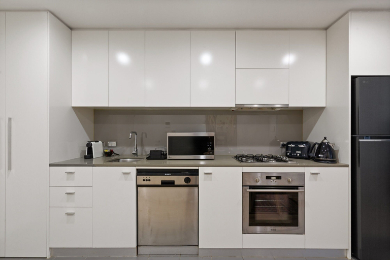 Private kitchen 4, Modern CBD Aparment, Workspace, Fast Wifi and Pool, Sydney