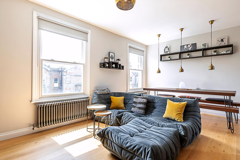 Others 4, Rustic and Contemporary Haven in Brixton, London