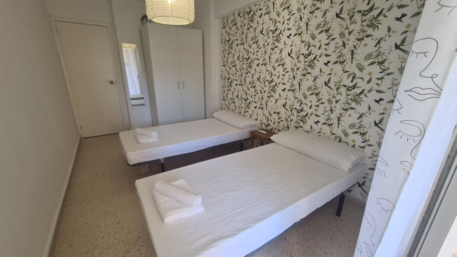 Room 2, Apartment Near Beach in Benidorm, Alicante