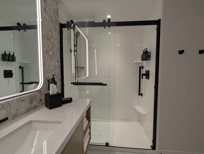 Bathroom 4, Hotel Indigo NORTH CONWAY by IHG, Carroll