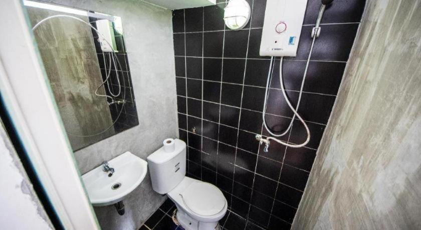Bathroom 5, The Chilli Bangkok, Bang Rak